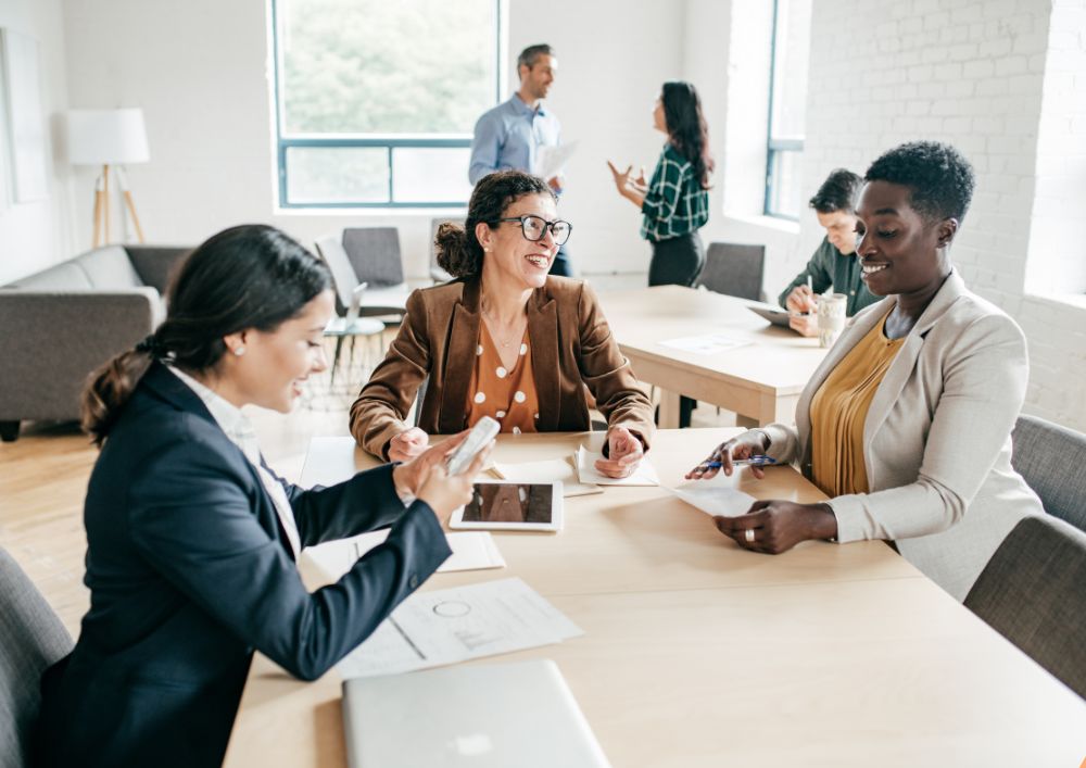 Consultoria GRC vs. Software GRC: Qual a Melhor Abordagem para a Maturidade Contínua? 